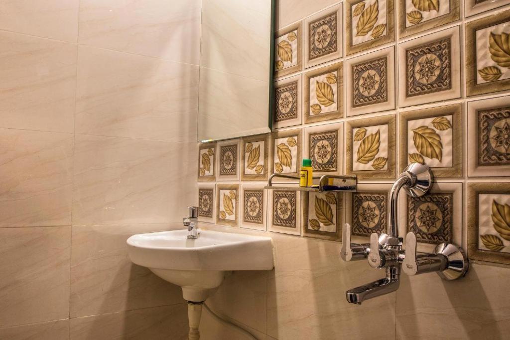 Hotel Embassy Grand Near Us Embassy Bkc Mumbai Bagian luar foto